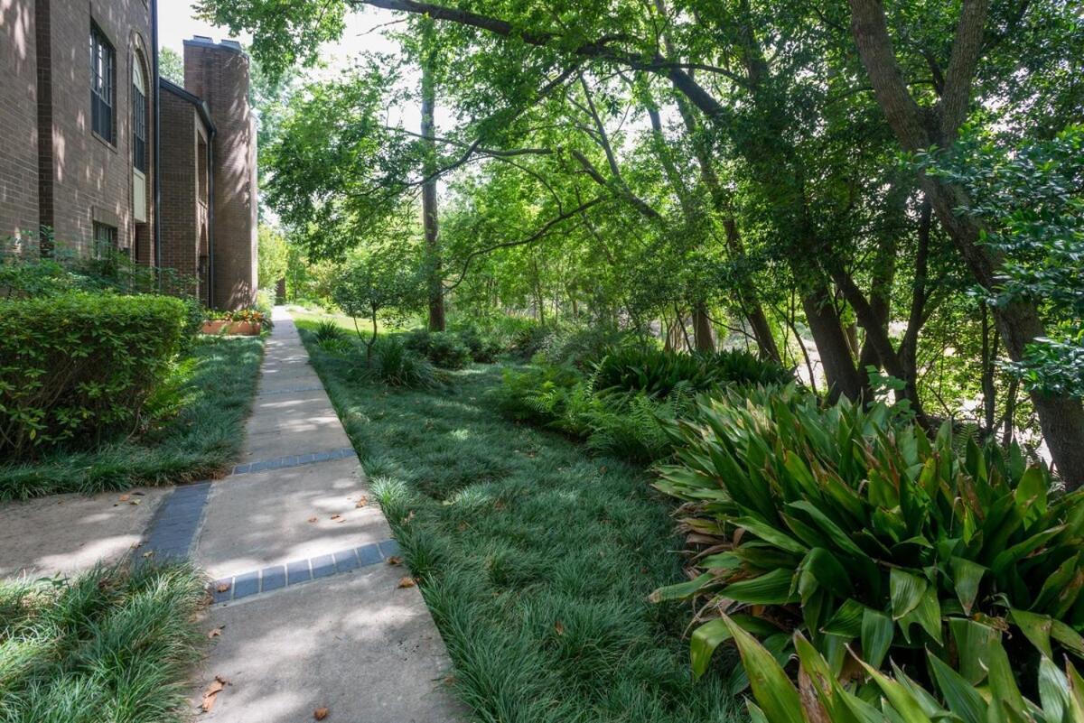 Unique Townhome Next To Memorial Park With Two Car Garage Houston Buitenkant foto