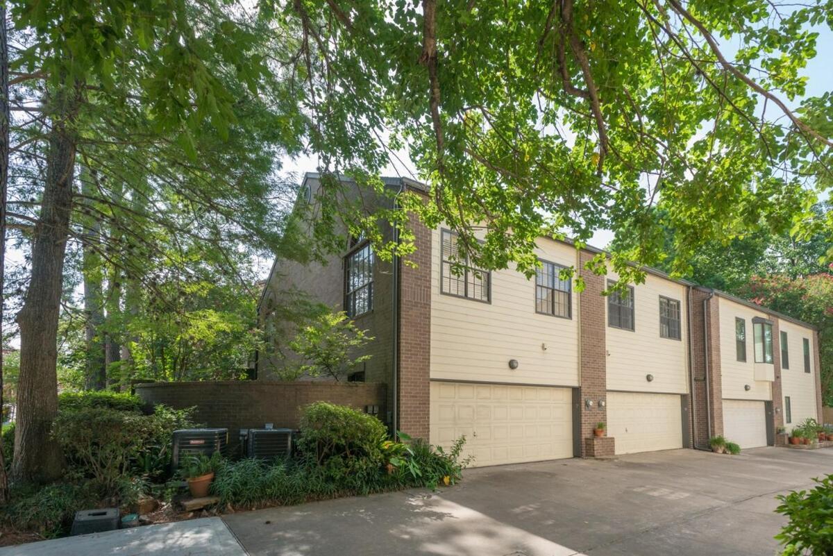 Unique Townhome Next To Memorial Park With Two Car Garage Houston Buitenkant foto