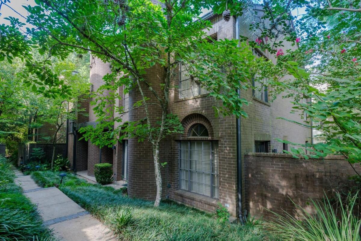 Unique Townhome Next To Memorial Park With Two Car Garage Houston Buitenkant foto